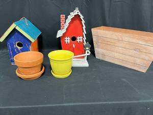 lot 263 image: Decorative Birdhouses and Flower Pots Set