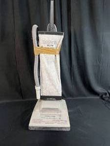 lot 89 image: Hoover Elite Vacuum w Attachments