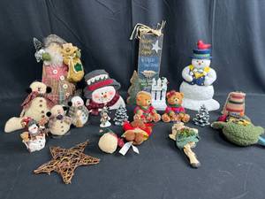 lot 334 image: Assorted Christmas Holiday Decorations Lot