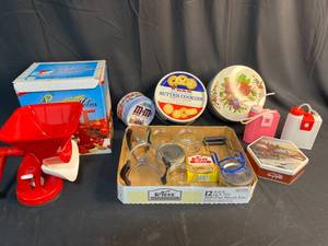 lot 353 image: Assorted Kitchen and Food Storage Items Lot