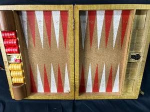 lot 356 image: Vintage Royal Brand Backgammon Set with Case and Key