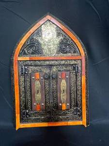 lot 372 image: Vintage Wooden Moroccan Inlay Wall Mirror with Doors