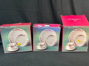 lot 373 image: Vintage Tienshan Poinsetta & Ribbons Christmas Service for 4 - 3 Boxes (Missing 1 coffee cup)