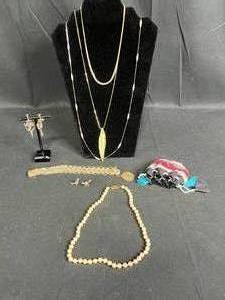 lot 287 image: Assorted Jewelry Collection - displays not included