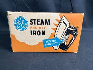 lot 289 image: Vintage General Electric Steam and Dry Iron Box