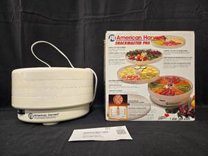 lot 308 image: American Harvest Snackmaster Pro Food Dehydrator FD5030
