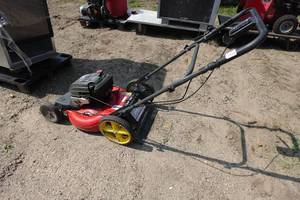 lot 381 image: Snapper 190cc Gas Push Mower - For Repair