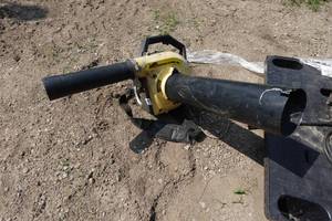 lot 374 image: Eager Beaver Gas BlowerVac