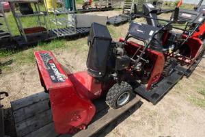 lot 376 image: Murray 5 HP 24 Snow Blower