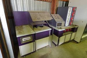 lot 616 image: Fast Food Restaurant Trash Cabinet and Distribution Station