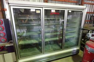 lot 617 image: Hussmann 3 Door Commercial Cooler