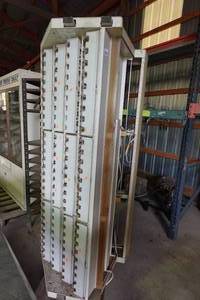 lot 627 image: Vintage Plastic Cigarette Display Cabinet