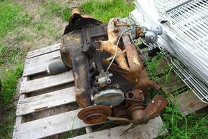 lot 354 image: 1948 Ford Flathead 6 Cylinder Engine with Clutch