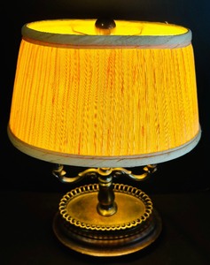 lot 129 image: Small Vintage Wooden and Brass Candelabra Style Table Lamp