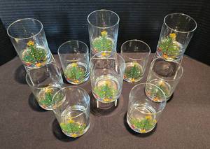 lot 65 image: Festive Spode Lowball Glass Set