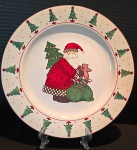 lot 66 image: Fun Culver Christmas Bear Glasses  Sakura Holiday Platter