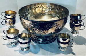 lot 108 image: Dramatic Vintage Punch Bowl with 12 Lovely Cups