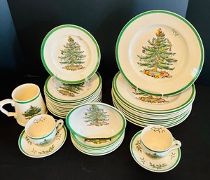 lot 105 image: Spode Christmas Tree Plates, Bowls, Appetizer Plate, Tom & Jerry Mugs and More