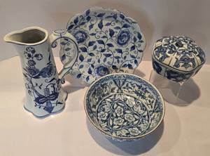 lot 82 image: Beautiful Blue & White Porcelain Selection