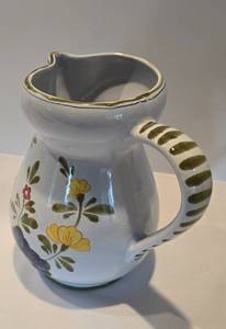 lot 83 image: Lovely Cantegalli & Faience Pottery