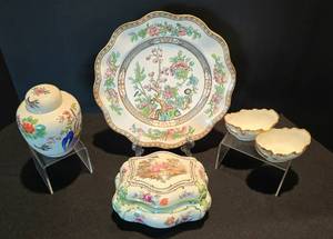 lot 89 image: Flowery Vintage Porcelain Selection