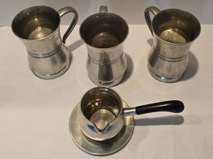 lot 94 image: Fun Set of Vintage English Mugs  Serving Set