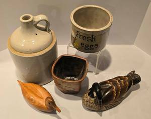 lot 98 image: Eclectic Vintage Crockery & DuckGoose Decor