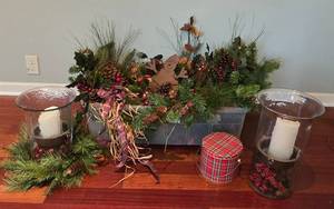 lot 201 image: Festive Holiday Decor
