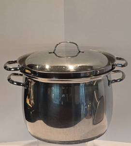 lot 205 image: Sleek Stainless Steel Kitchenware Including Belgique