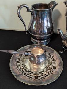 lot 227 image: Vintage Silver Plated Servingware