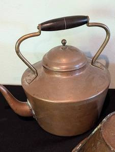 lot 199 image: Vintage Copper Kettles and Bowl