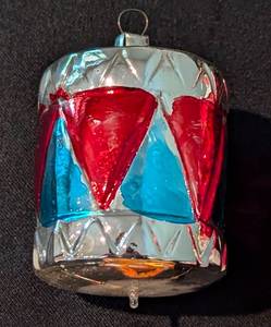 lot 167 image: Vintage Glass and Diorama Ornaments