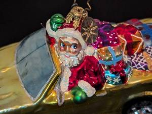 lot 169 image: Radko Glass Convertible Santa Ornament