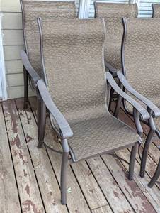 lot 36 image: Outdoor Patio Chair Set