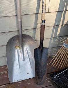 lot 42 image: Assorted Rake and Shovels