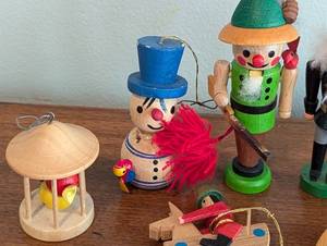 lot 148 image: Assorted Vintage Wood Ornaments