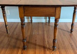 lot 17 image: Vintage Drop Leaf Dining Table