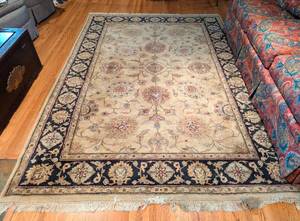 lot 16 image: Lovely Decorative Area Rug