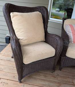 lot 3 image: Four Piece Outdoor Patio Set