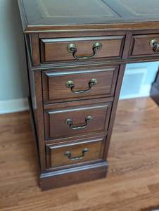lot 22 image: Vintage Wood Writing Desk