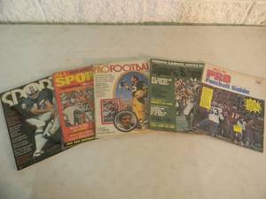 lot 15 image: 5 VINTAGE SPORTS MAGAZINES - NFL FOOTBALL - NICE - GREAT COLLECTIBLES - SEE PICTURES