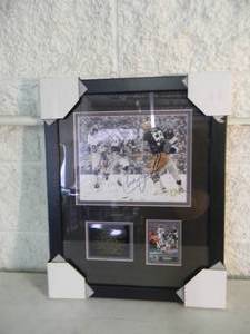 lot 40 image: RARE - ORIGINAL PIECE - MINNESOTA VIKINGS CHUCK FOREMAN SIGNED WITH COA Official NFL professionally framed photo, Approx 17 by 21 - NEW - FANTASTIC PIECE, VERY NICELY DONE - SEE PICTURES