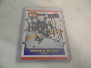 lot 58 image: L.A. KINGS Wayne Gretzky Autographed  Signed Card #352 SCORE, - NICE CONDITION - FANTASTIC PIECE - SEE PICTURES