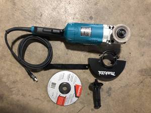 Makita 15 Amp 7 in. Corded Angle Grinder with Grinding wheel, Side handle and Wheel Guard missing parts Customer Returns See Pictures