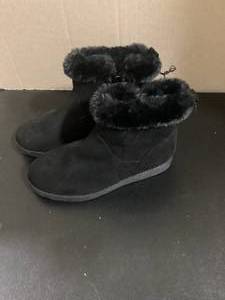 Kids Bootie Black Fluffy Top  Size 3  Customer Returns See Pictures
