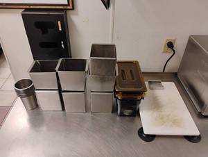 lot 46 image: ASSORTED COMMERCIAL KITCHEN ITEMS