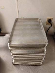 lot 40 image: 30 ALUMINUM SHEET PANS