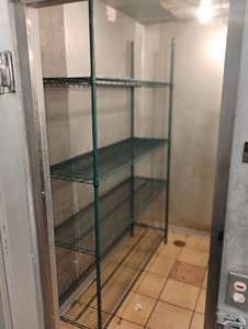 lot 54 image: METRO GREEN 4 TIER METAL WIRE COMMERCIAL SHELVING