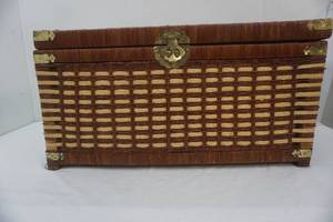 lot 16 image: women wicker chest