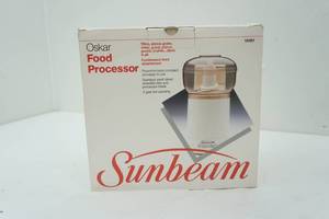 lot 22 image: food processor